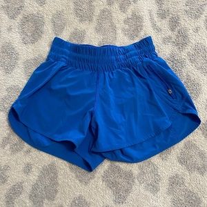 Lululemon Tracker Low Rise Short - 4" in Wild Bluebell